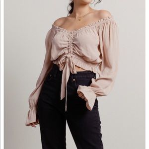 BRAND NEW W/O TAGS - Off the Shoulder Dusty Pink Blouse size small